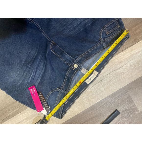 Fashion Bug NWT Tapered Jeans Side Slit With Zipper Closure, Women’s Size 22 - Picture 11 of 15